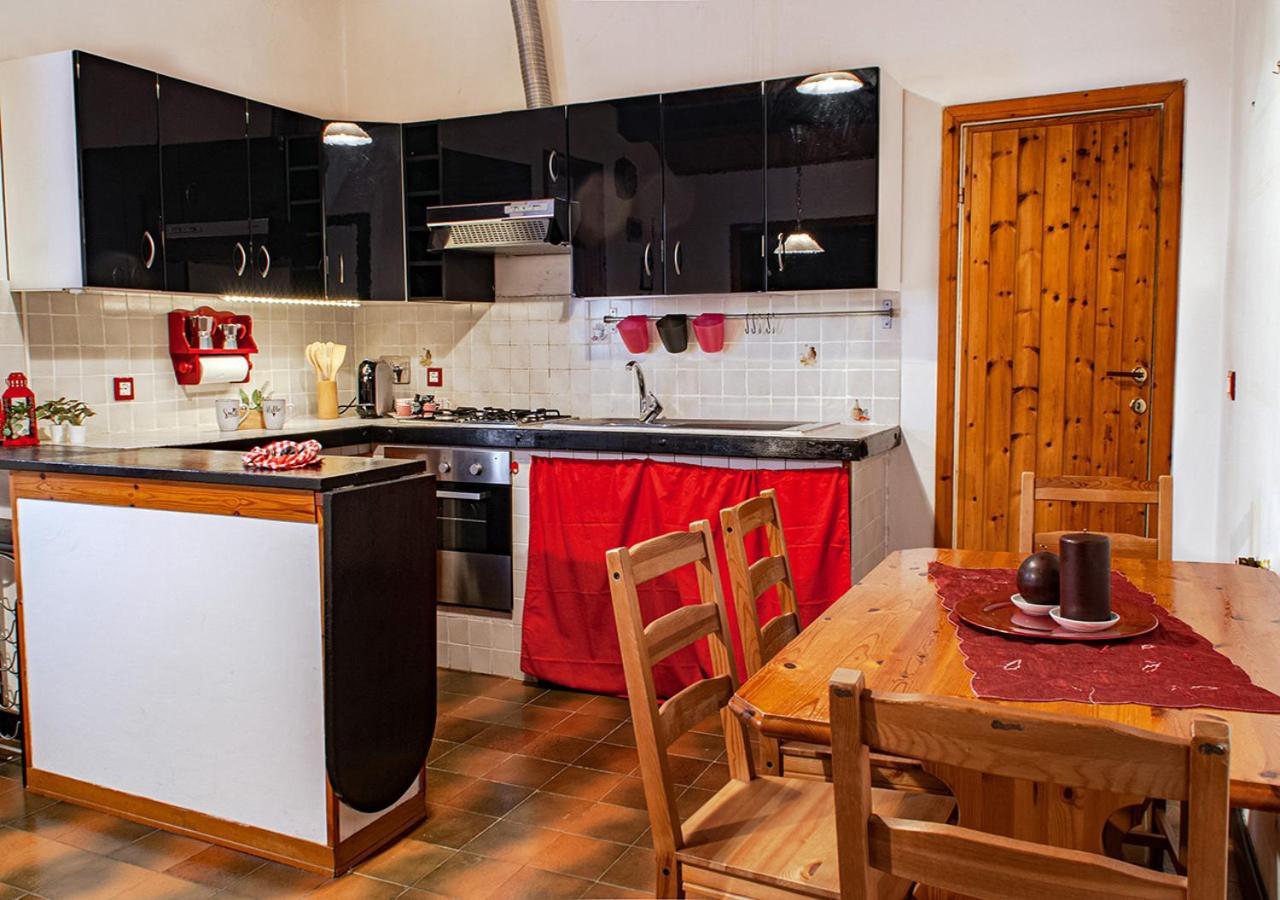 Il Rifugio A 3 Minuti Dai Traghetti Apartment Livorno Exterior foto